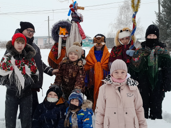 Играют ребятки в Рождественские святки 